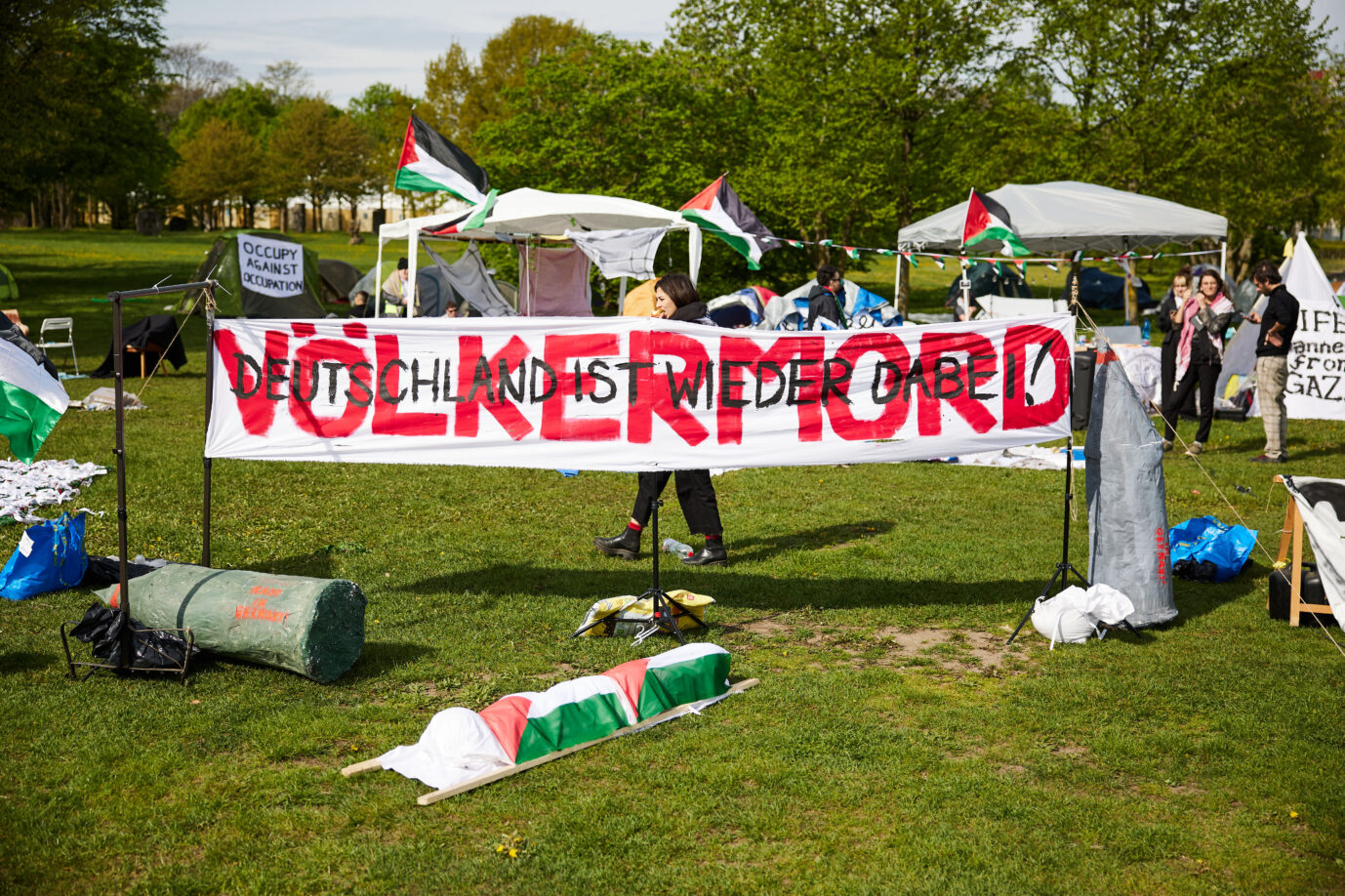 Hitler, weapons and violence – that’s how radical the Palestine camp in Berlin is