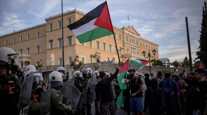 Pro-Hamas Mob Tries to Breach Hotel in Greece, Police Protect Israeli Tourists Forced to Hide: Reports