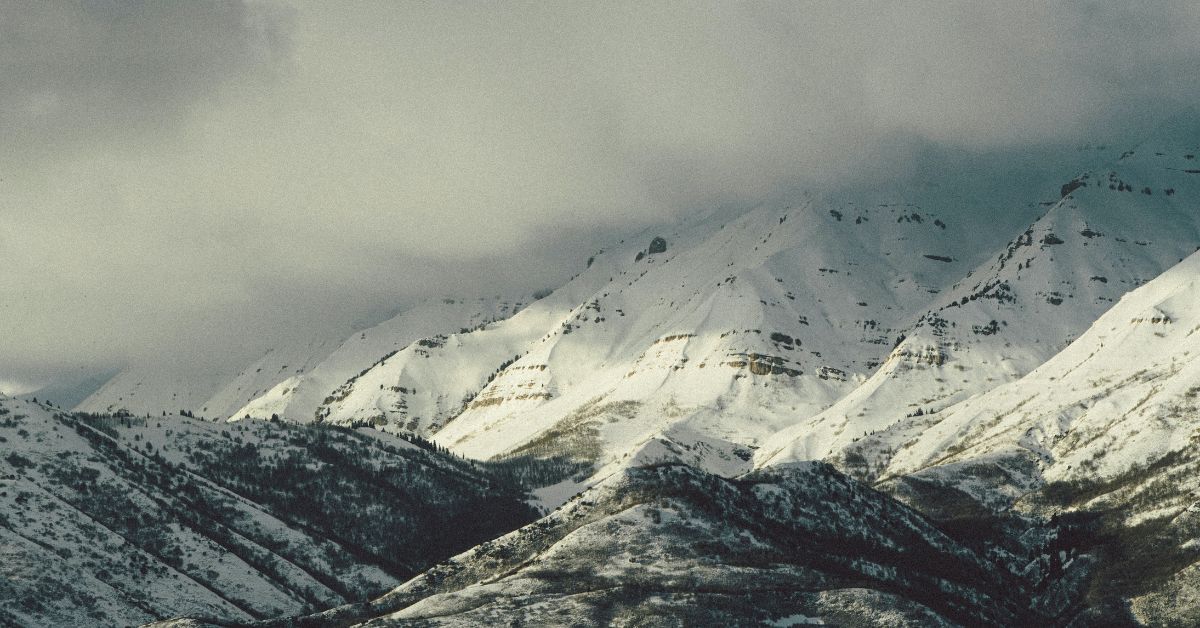 2 Skiers Dead, 1 Rescued After Avalanche in Utah