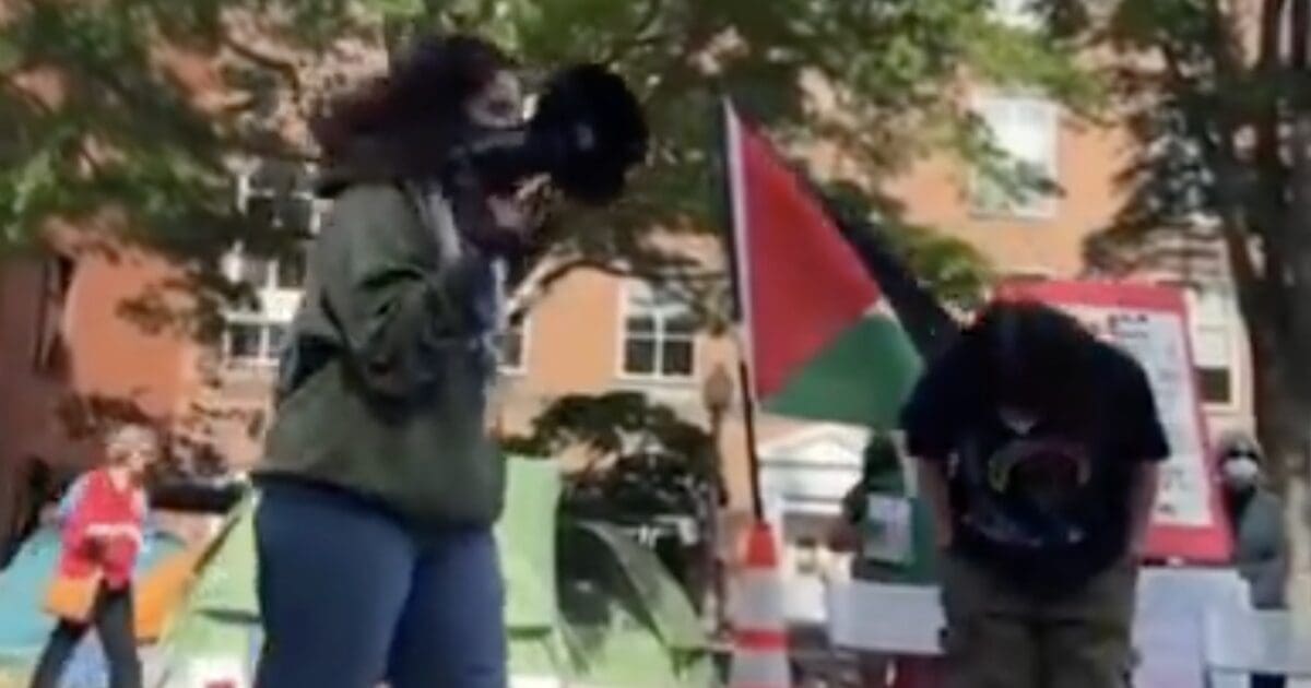 Anti-Israel radicals at George Washington University call for beheadings of school administrators
