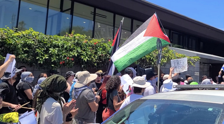 Anti-Israel Activists Swarm Los Angeles Synagogue, Assault and Batter Jews