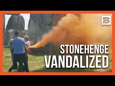 Iconic Monument Targeted: Climate Protesters Arrested After Spraying Stonehenge with Orange Powder