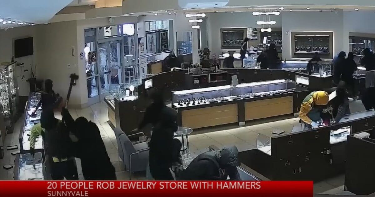 Brazen mob of thieves wipe out Calif. jewelry story in under 3 minutes – cops nab 5 fleeing suspects