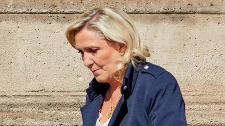 Court orders Le Pen family to give EU €300k