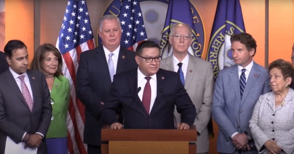 Dem lawmaker allegedly gave violent mob ICE agent’s business card