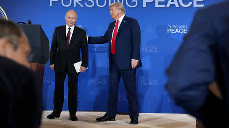 Family of American killed fighting for Russia receives medal from Putin – CNN