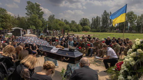 Ukrainian locals fight off conscription officers (VIDEO)