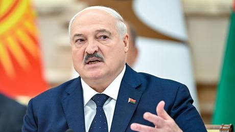 Ukraine issues military warning to Belarus