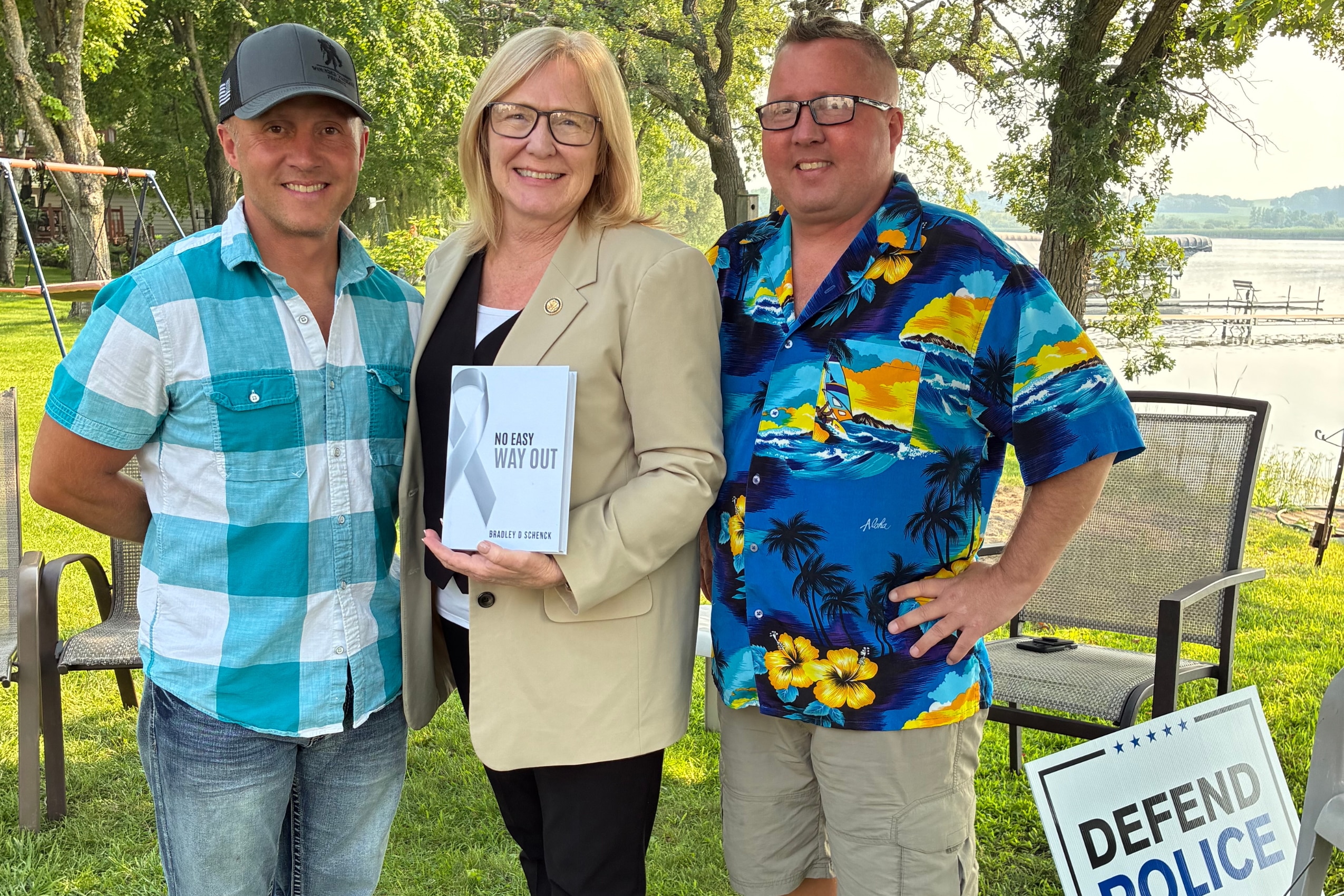 A Marine’s final wish: Trump signs Minnesota veteran’s book, hand-delivered by Rep. Fischbach