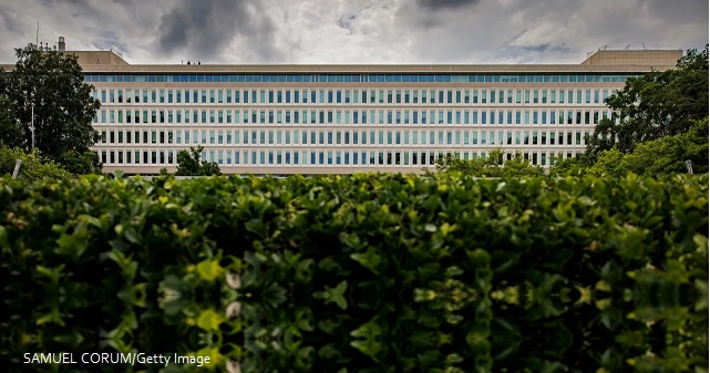 CIA Analysts Who Helped Cook Up Phony Russiagate Intel Still Thriving In Deep State, Former Spy Says