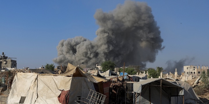 Israel Pounds Gaza City Suburbs, Vows to Press on with Offensive