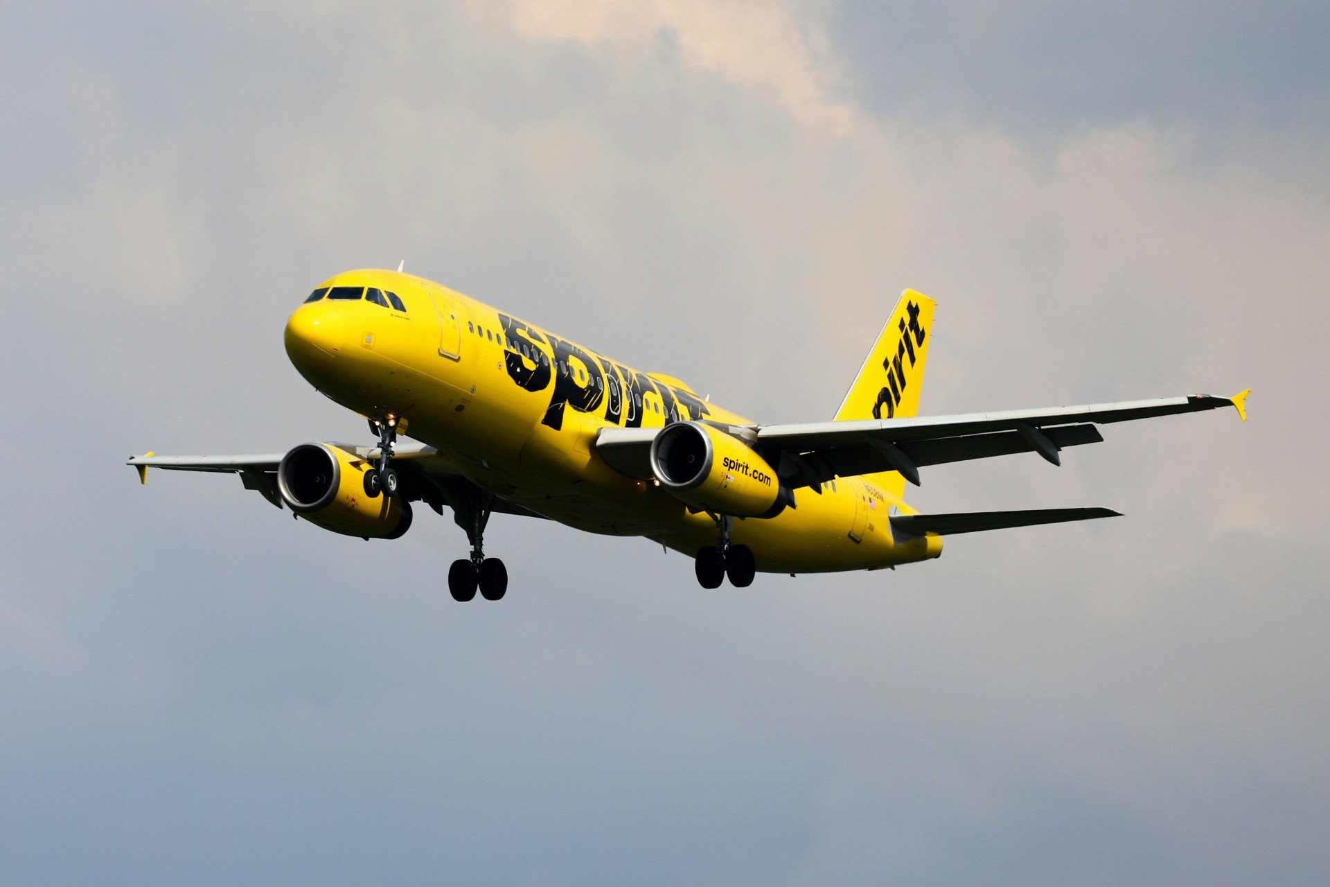 Spirit Airlines issues warning to flight attendants