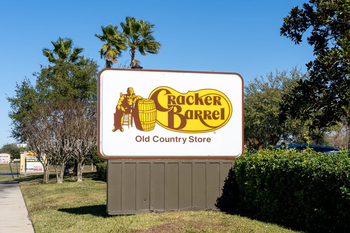 Cracker Barrel to Return to Its Old Logo